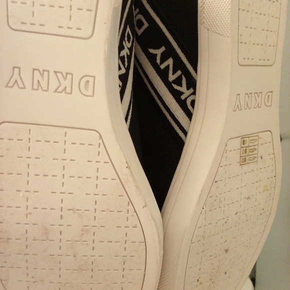 DKNY HIDDEN PLATFORM SNEAKERS NWOT - Picture 4 of 4